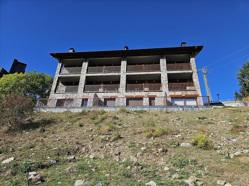 Foto ec1fac75-3b54-4b90-87e5-ebd335b80659. Parking coche en Molina (La)