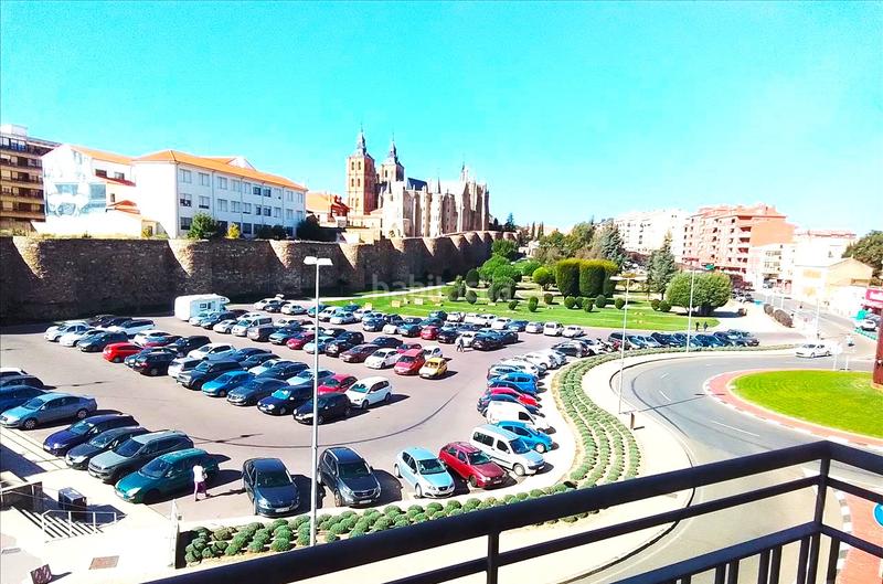 Foto 3800ff54-01cd-4092-bd06-c2fc765601fd. Aparcament cotxe a Astorga