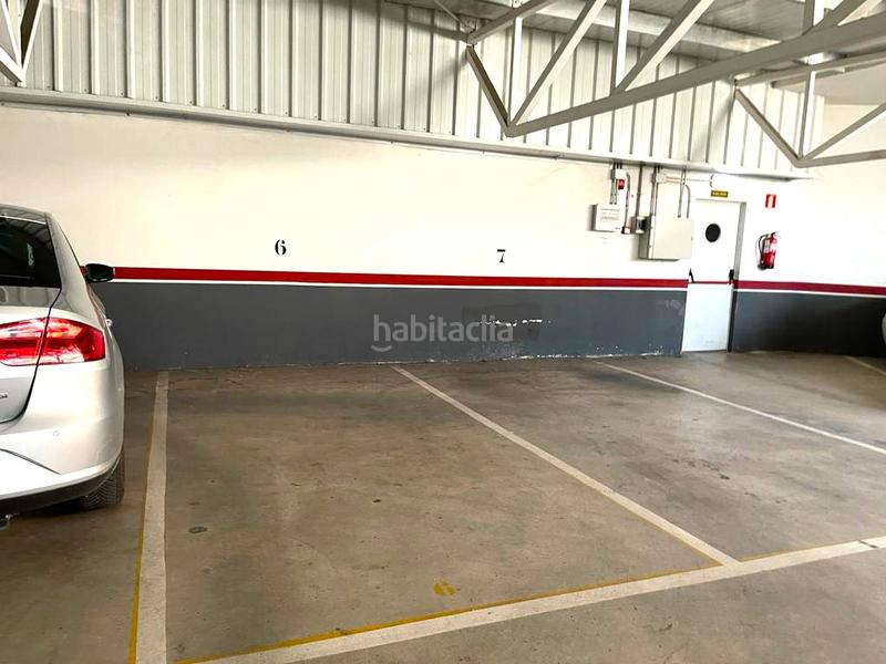 Foto a41d92e1-a6a9-42fe-92e0-12c4403eac1d. Aparcament cotxe a Astorga