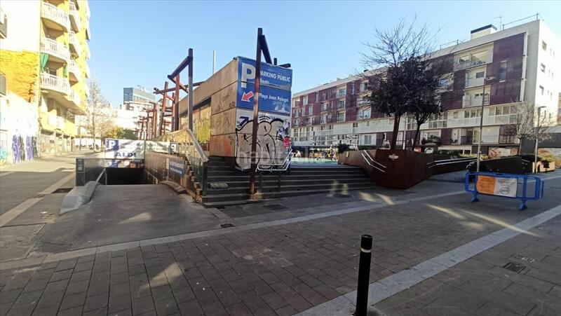 Foto 479f1050-28e1-4543-9af5-a868b0e32704. Parking voiture dans Hostafrancs Barcelona