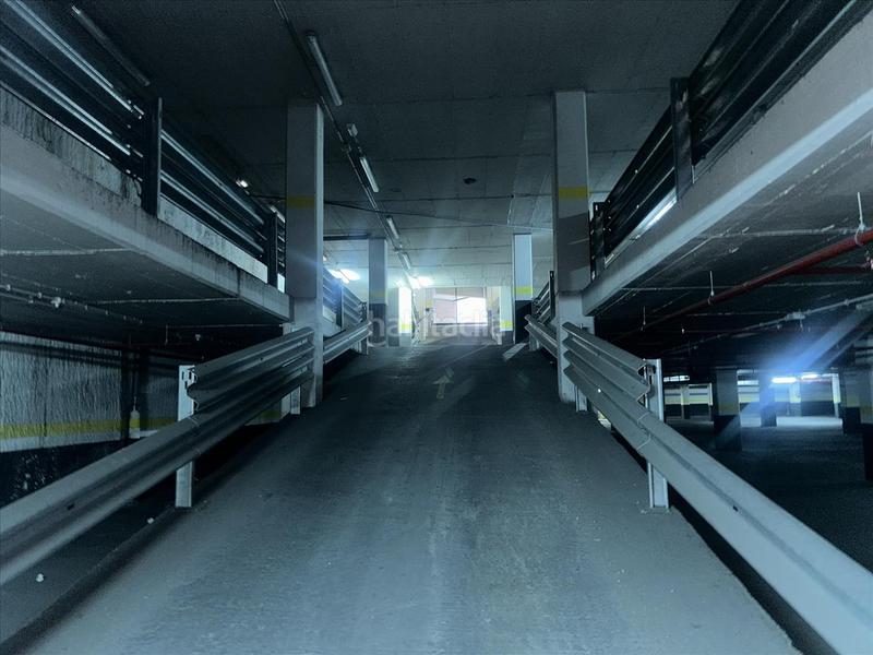 Foto a7b26fe3-67a1-4542-acc2-bc83cc9d829f. Parking voiture dans Hostafrancs Barcelona