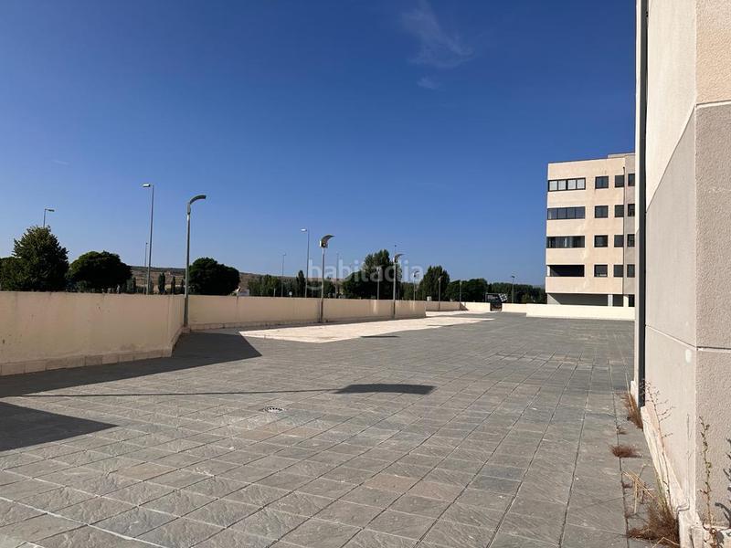 Foto b5819ee3-925a-4c7d-a929-2bbd90753f70. Parking voiture dans Universidad Ávila