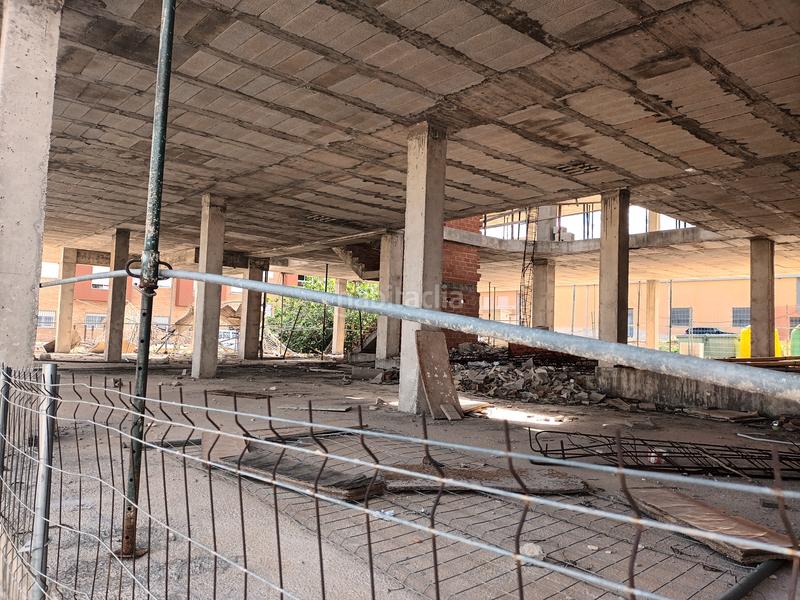 Foto a854ae14-cd9f-4324-967a-af090ea19544. Edificio in Montroi / Montroy