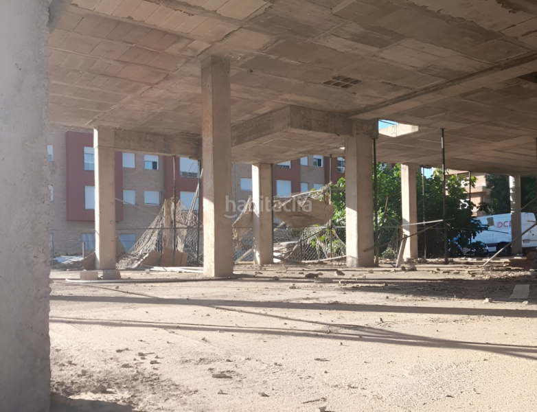 Foto f13ea254-2741-4b44-a246-52babdf9c538. Edificio in Montroi / Montroy