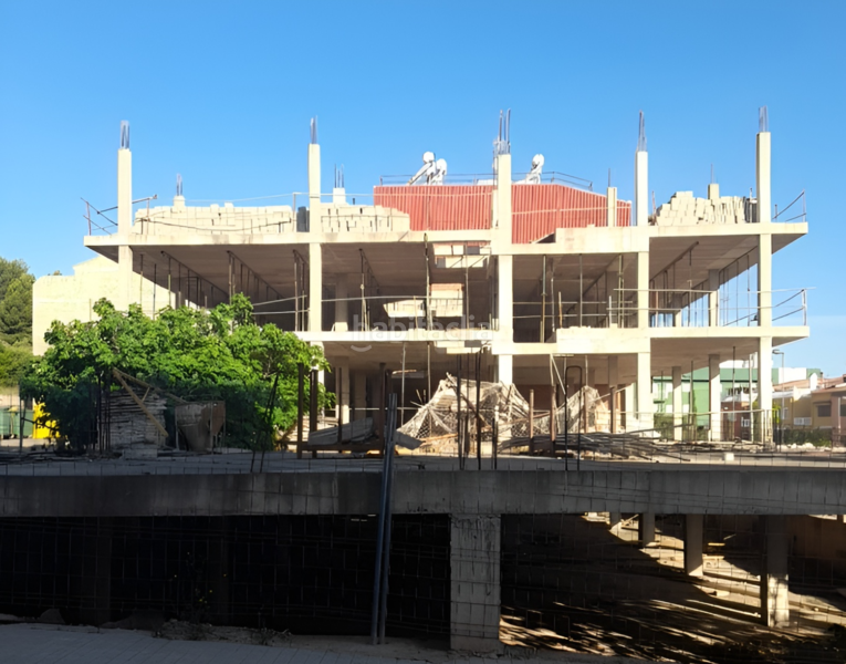 Foto eab7a5de-55b2-4c93-a114-ba2f83ea7aae. Gebäude in Montroi / Montroy