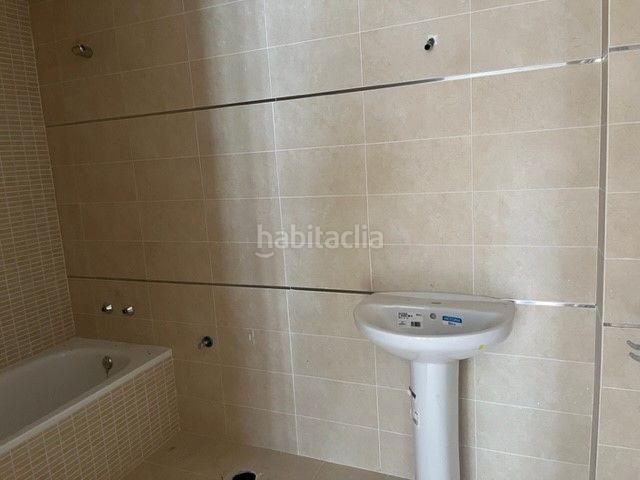 Foto 8cee5eed-68c5-467f-b800-399eebdb4524. Aparcament cotxe a Galilea