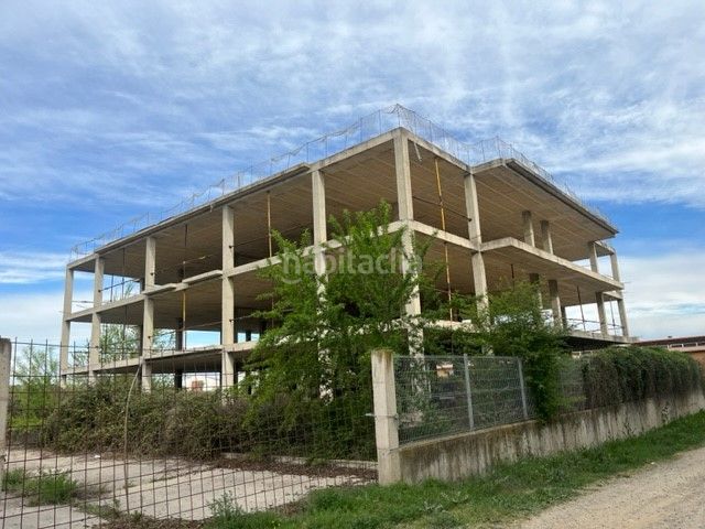 Foto c711c4c9-4284-459a-931d-9e986678ada9. Aparcament cotxe a Galilea