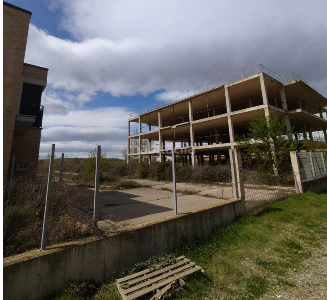 Foto 421278f7-717c-4ae3-a87a-2d5c4265de0c. Autoparkplatz in Galilea