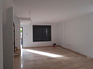 Flat  Carlos fabra andres  -  res espai verd