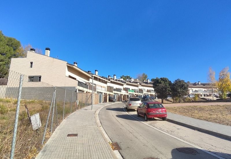 Foto b63bb0fd-3d72-48ac-9456-1d72c08ea6b9. Casa adossada a Piera