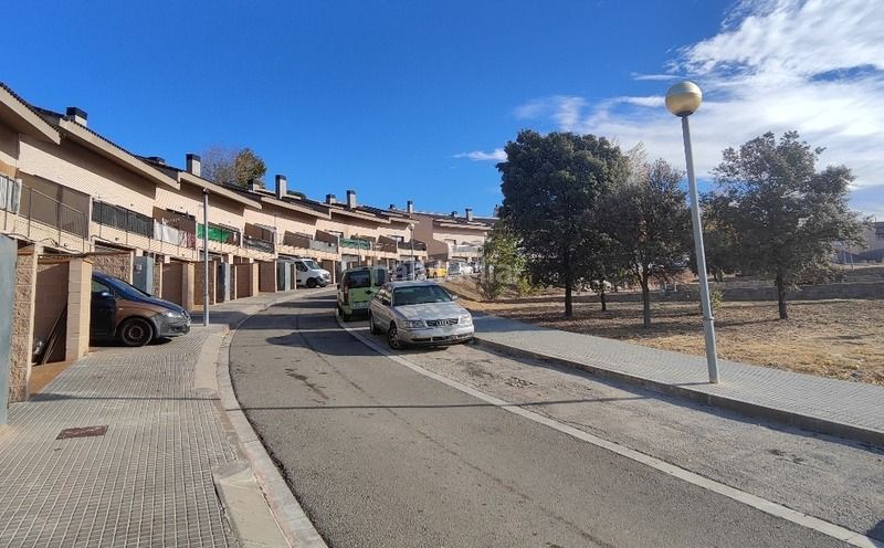 Foto d98aff0d-4937-46ca-86fd-9bffd938c64b. Casa adossada a Piera