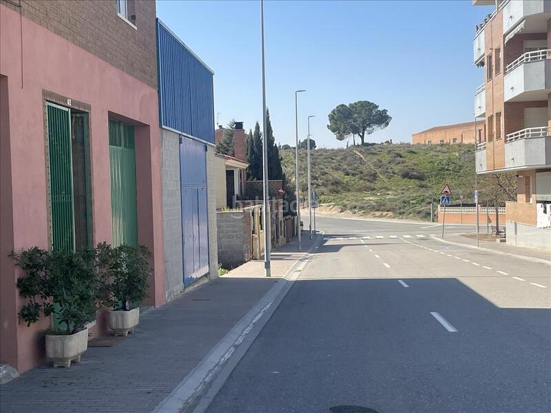 Foto dd48b480-8003-4b77-a8fc-656a67b0a8ff. Aparcament cotxe a Alcarràs
