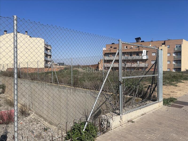 Foto 319029f9-2c63-4f23-a673-a6ce1bfb3b23. Parking voiture dans Alcarràs
