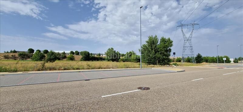 Foto 0ea16e41-4dd5-4042-a3ea-a422d8a3b334. Area edificabile industriale in Simancas