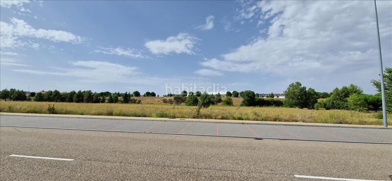 Foto a48a1b5f-2934-4df1-91fb-91bc2b5b33fa. Area edificabile industriale in Simancas