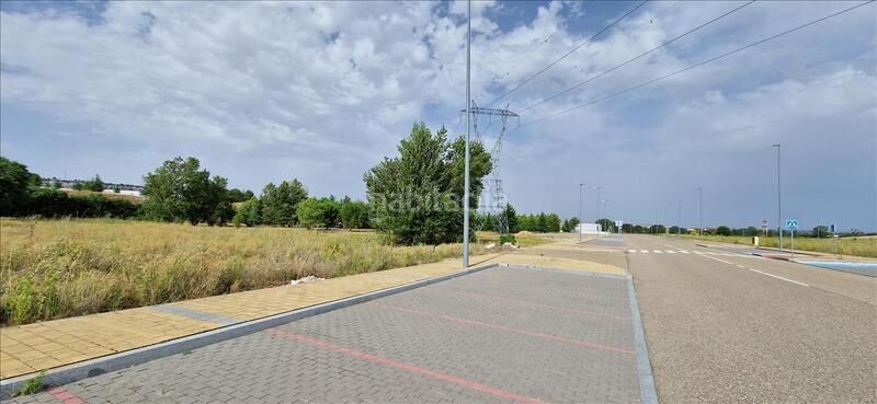 Foto c0a32e4c-bf15-4b2f-94d2-3ac31a1f14f0. Area edificabile industriale in Simancas