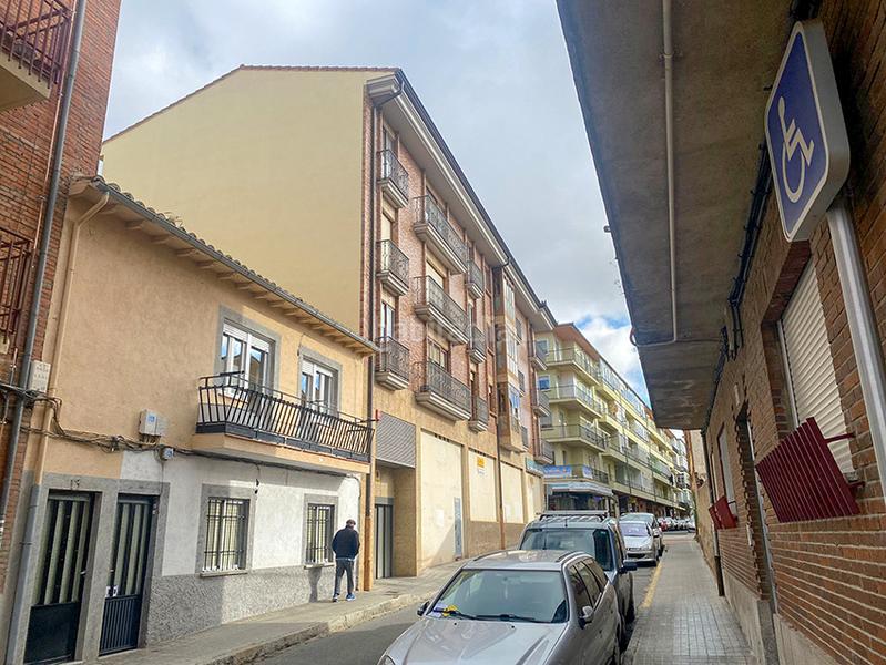 Foto 2ef1f677-f2f4-4051-a215-36b073e3ea2a. Parking voiture dans Sur Ávila