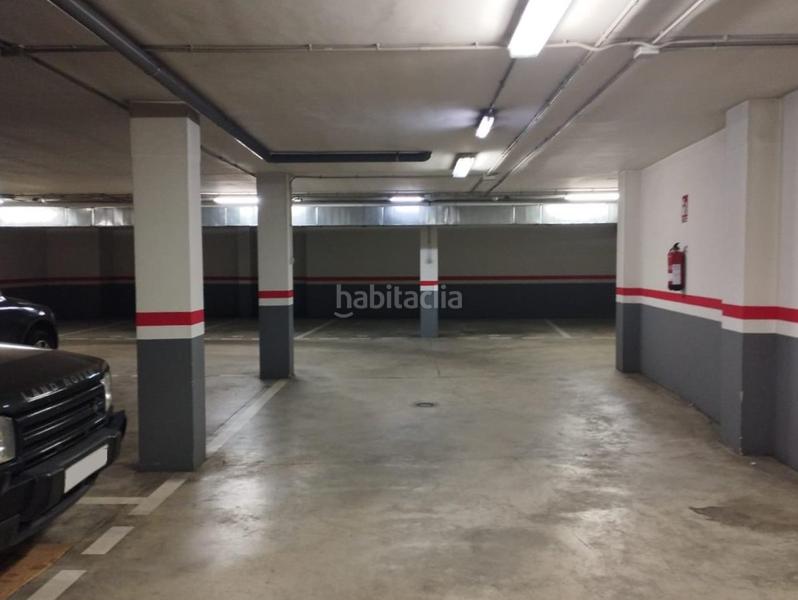 Foto 356c694f-156f-45f9-890b-2d48d7bc2084. Parking voiture dans Sur Ávila