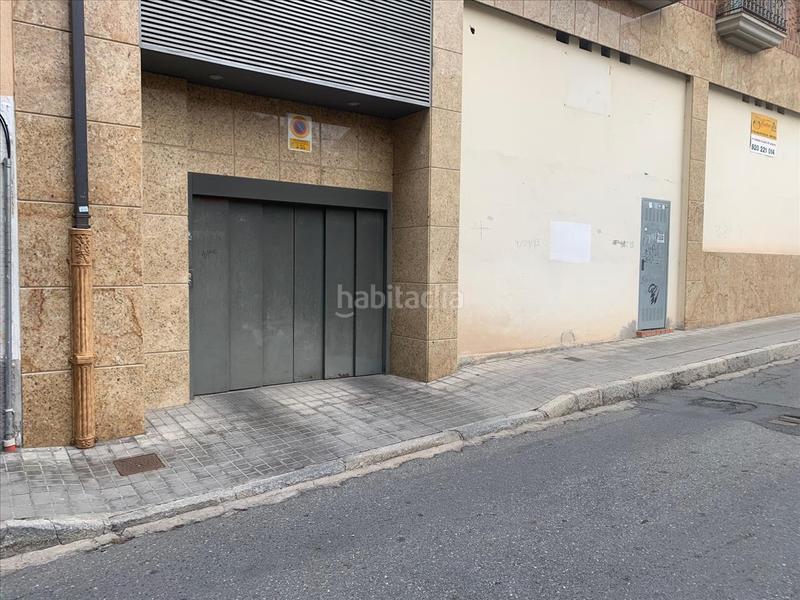 Foto d6728590-1253-46c5-acf9-8fbcd6ac25e7. Parking voiture dans Sur Ávila