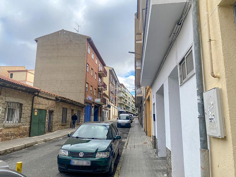 Foto eb930c37-b0a4-4360-9201-4a508e1e3667. Parking voiture dans Sur Ávila