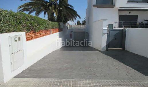 Foto 145fa5af-b183-4388-949a-c460a2fa0605. Casa adosada en Casco Urbano Vinaròs