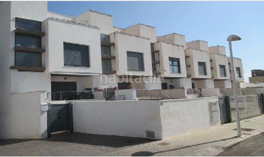 Foto 47f5623b-9192-4f1e-bd48-97a944ef0dd4. Casa adosada en Casco Urbano Vinaròs