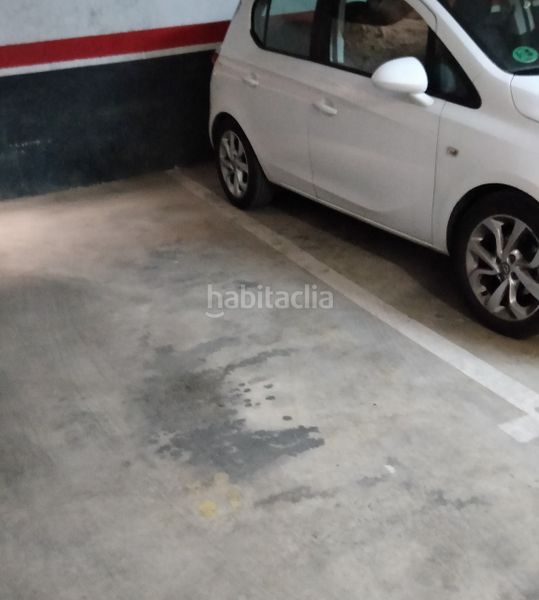 Foto d563233d-ee6f-4de9-a181-218139cc9c21. Aparcament cotxe a El Remei Badalona