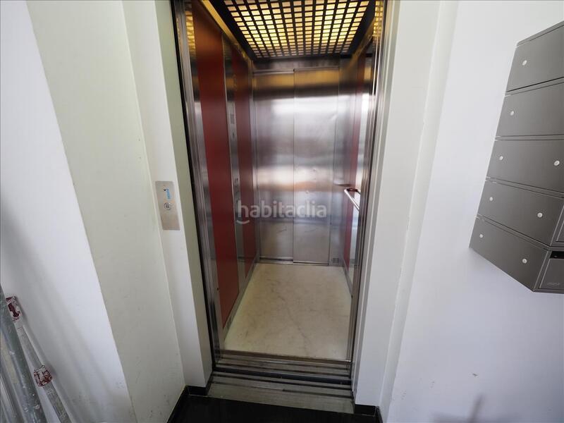 Foto ede66391-a636-4133-b08d-f9d991458c5c. Parking coche en Dosrius poble Dosrius