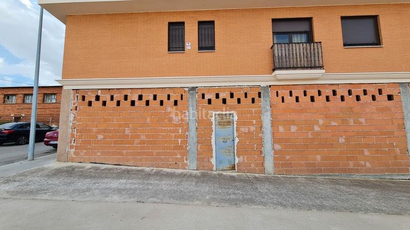 Foto 0bdf996b-2cef-4f3e-980e-8a217ab0a32a. Local commercial dans Recas