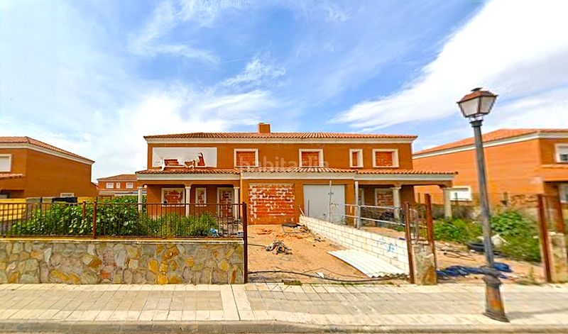 Foto 9650c14d-2c9d-4553-85af-368cb811936a. Casa adossada amb aparcament a Barcience