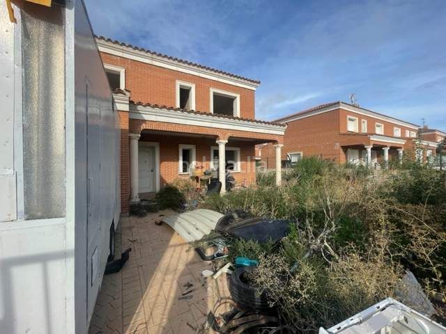 Foto e9403479-2d63-49fa-b1a9-6452c5888324. Maison avec parking dans Barcience
