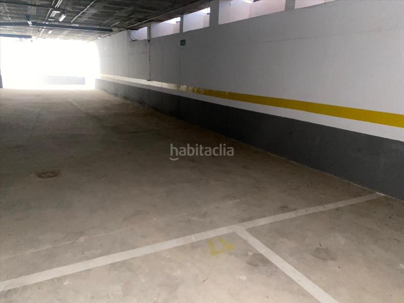 Foto d295118a-d7f5-4a5a-ad83-7834e654600d. Parking coche en Pilas
