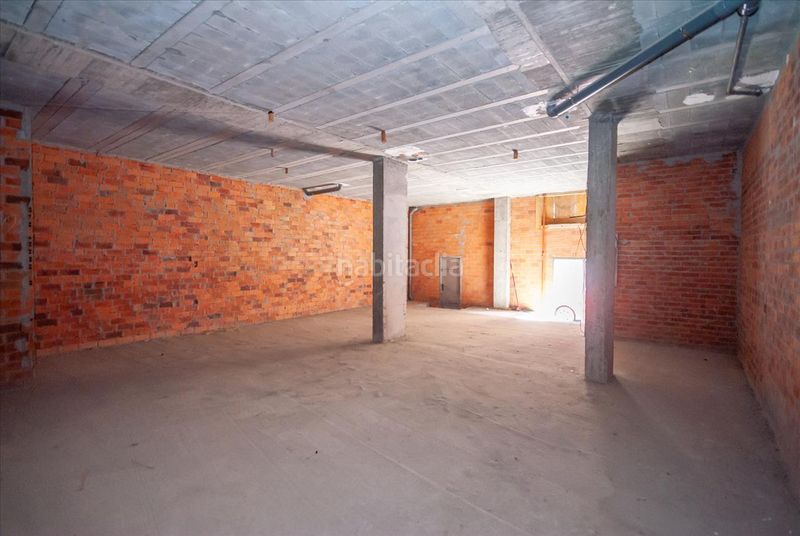 Foto c7e120fb-026e-4554-bbad-e2137dcb1a6d. Locale commerciale in Bertamirans Ames