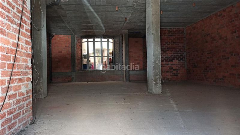 Foto f4cc91d5-bb25-4e3a-8aa3-4eff8a7616b0. Locale commerciale in Bertamirans Ames