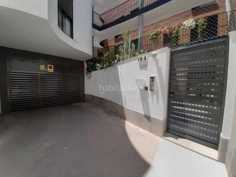 Foto 6a7aa532-c0c2-46dd-b381-e24a9c6b19fc. Aparcament cotxe a Centro Lucena