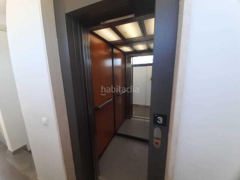 Foto ea86021f-1c6c-4367-b069-59e3db9aefce. Aparcament cotxe a Centro Lucena