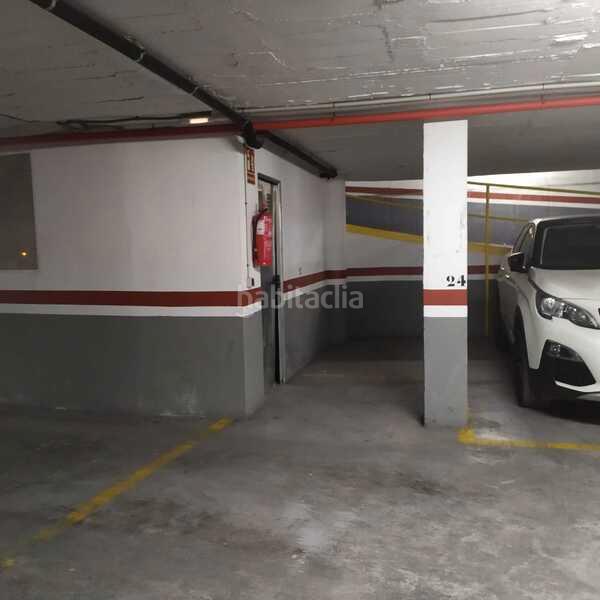 Foto 10d9a0d7-f9b7-4f9b-8aa5-9638060dcb16. Parking coche en Centro Lucena