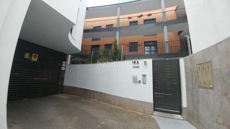 Foto 43dca120-5549-4139-acda-18c8bd3b232e. Car parking in Centro Lucena