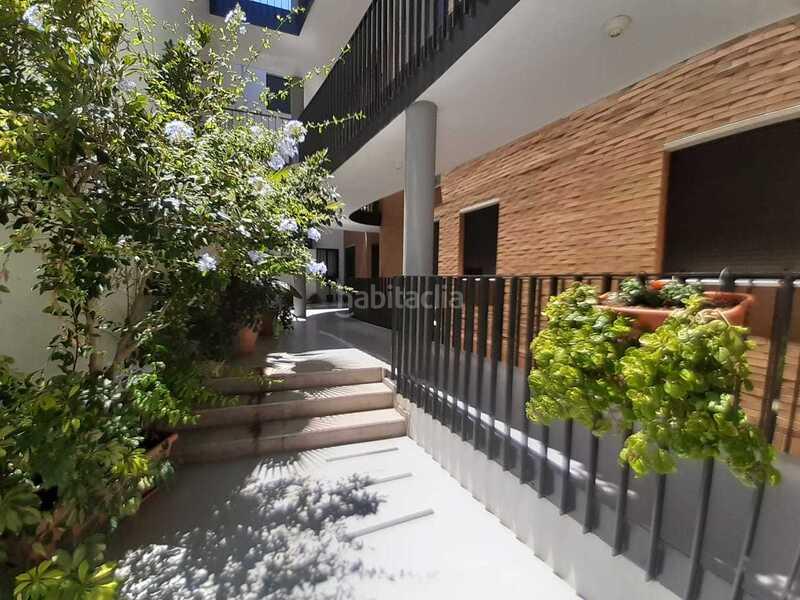 Foto 1f906432-9d4a-4a80-a5e3-c9ba4119d290. Aparcament cotxe a Centro Lucena