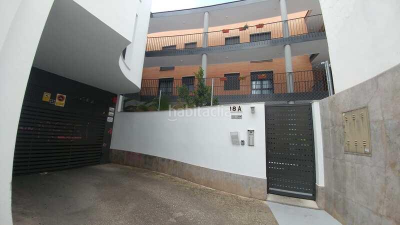 Foto c2601a0d-66a8-43ba-b28d-ae601870cd63. Aparcament cotxe a Centro Lucena