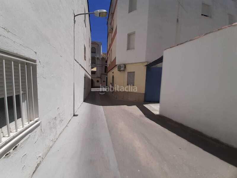 Foto ae6520d9-4fc3-45e4-afe3-76d4d5120352. Parking coche en Centro Lucena
