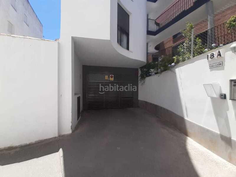 Foto 44969e3b-f89f-4eab-94ea-270f9c84bec5. Parking coche en Centro Lucena