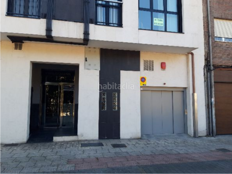 Foto cf3f3c2f-9bd2-42c8-a023-139e6eb3ee0a. Parking voiture dans Sama Langreo