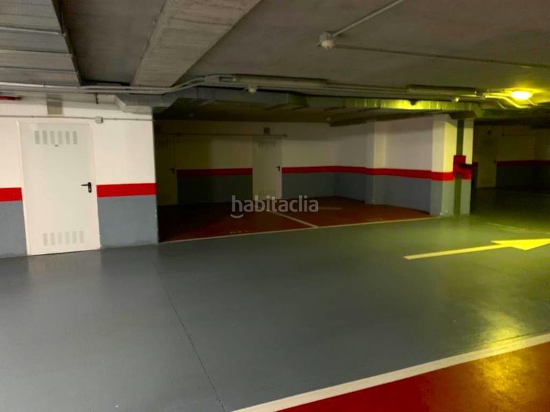 Foto fd909095-4cc7-4c41-95b6-d5802d666fc7. Parking coche en Colunga
