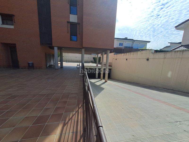Foto c190fdc0-cdd9-4c6b-a8b9-77aae0e21644. Aparcament cotxe a Centro Rivas - Vaciamadrid