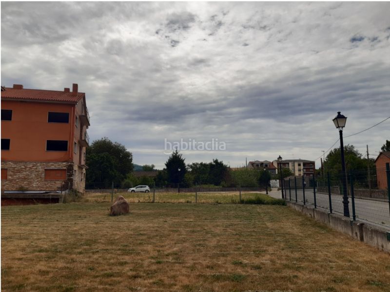 Foto 39a694d9-49ab-42d4-a3f5-2214e45368d7. Aparcament cotxe a Boñar