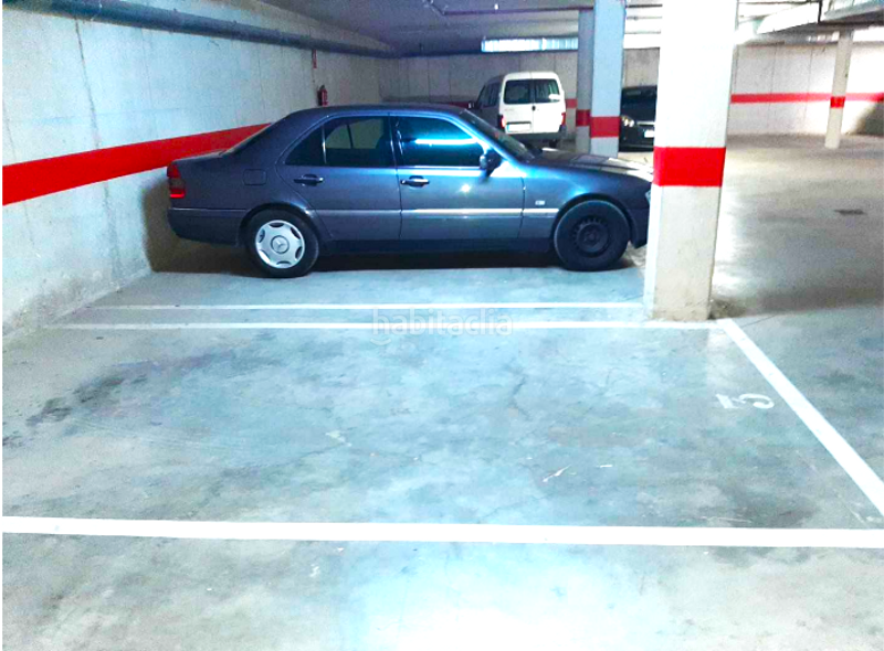 Foto bdc45fed-1050-4733-904f-fa08514162c7. Aparcament cotxe a Cadreita