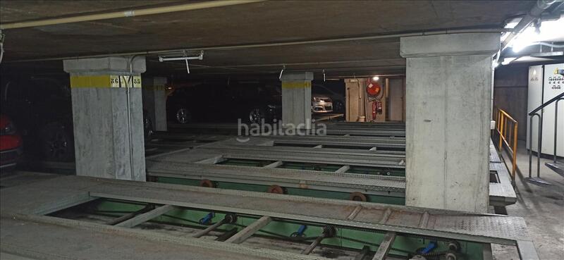 Foto b43f4a34-6771-425e-bc45-9e29782b8124. Car parking in Gòtic Barcelona