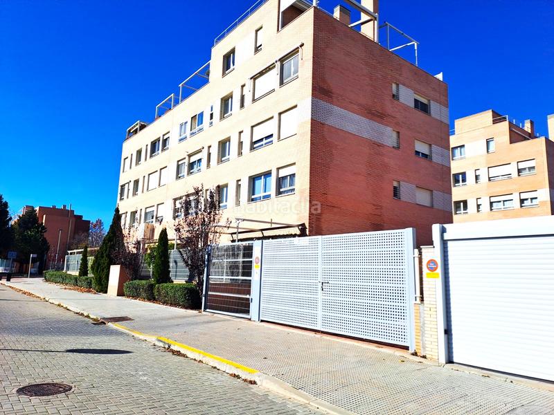 Foto 8ca48639-90ac-48ce-ba3d-de22c9646584. Parking voiture dans Soto de Henares Torrejón de Ardoz