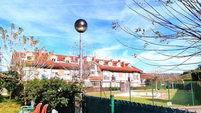 Foto ff9150cb-a0c5-4b97-9d2f-ccb69f579260. Aparcament cotxe a Castañeda